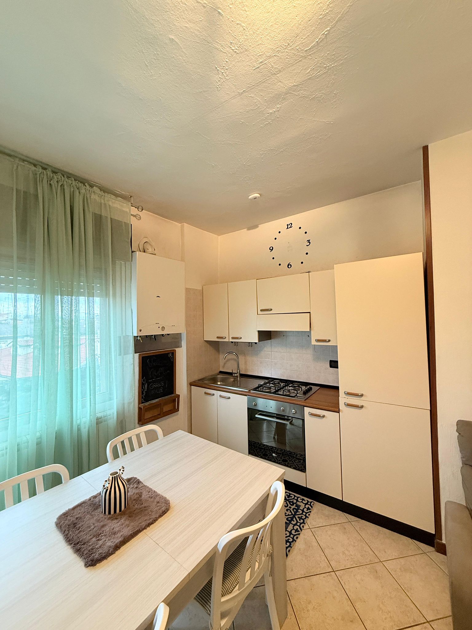 Beautiful Kitchen in All'arco apartment